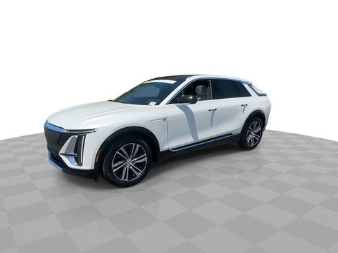 Used 2024 Cadillac Lyriq Luxury AWD/4WD image 4