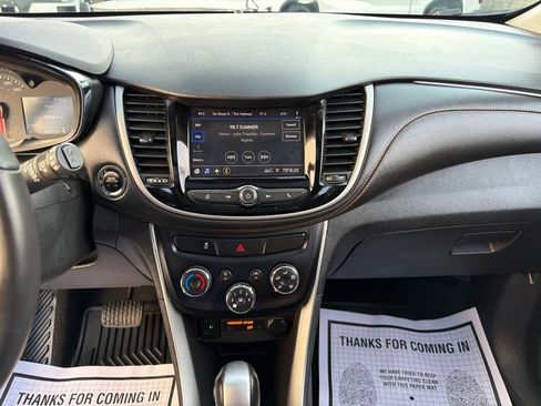 Used 2020 Chevrolet Trax LT w/ Sun & Sound Package AWD/4WD image 33