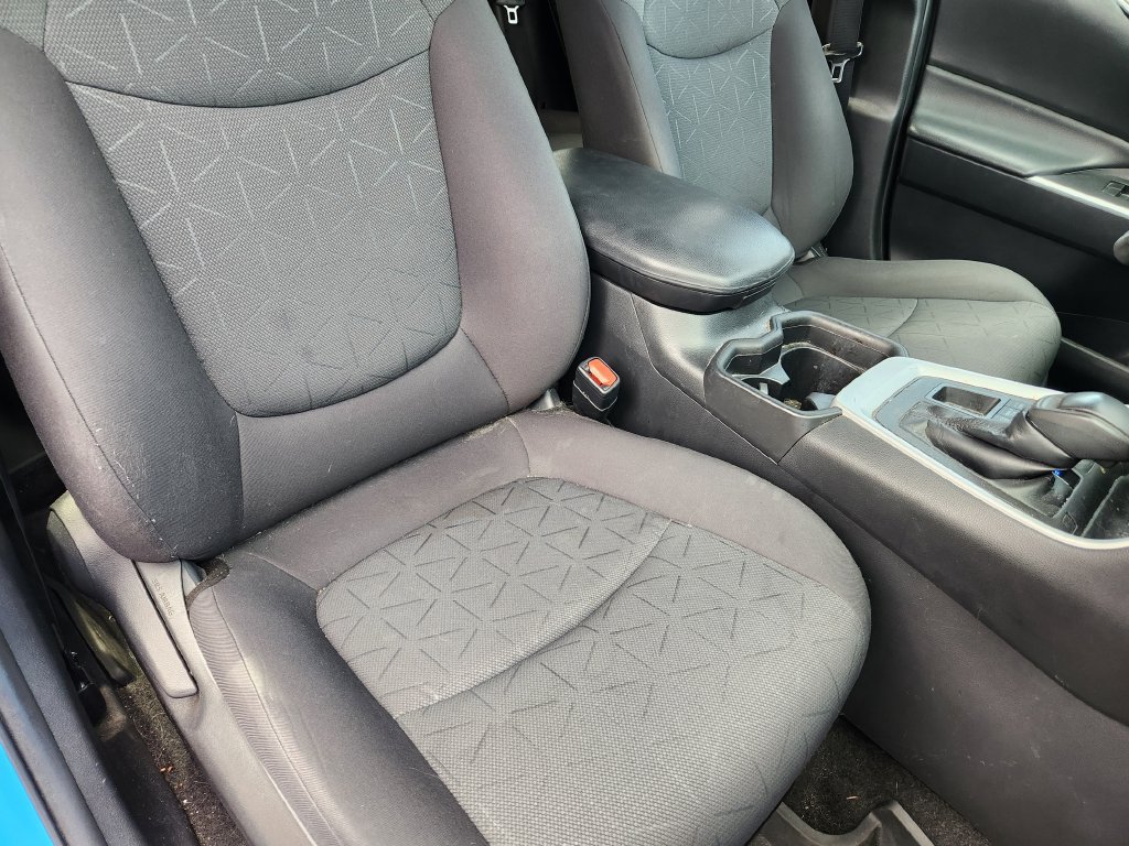 Used 2021 Toyota RAV4 XLE AWD/4WD image 25