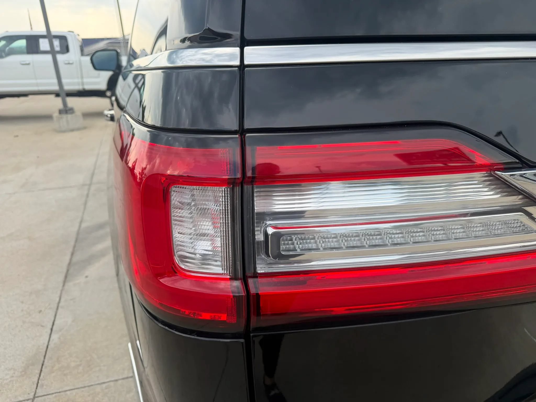 Used 2018 Lincoln Navigator Select w/ Technology Package AWD/4WD image 64