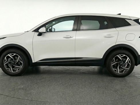 Used 2025 Kia Sportage LX image 4