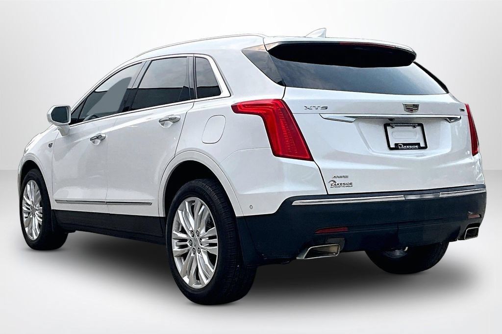Used 2017 Cadillac XT5 Premium Luxury w/ Driver Assist Package AWD/4WD image 4
