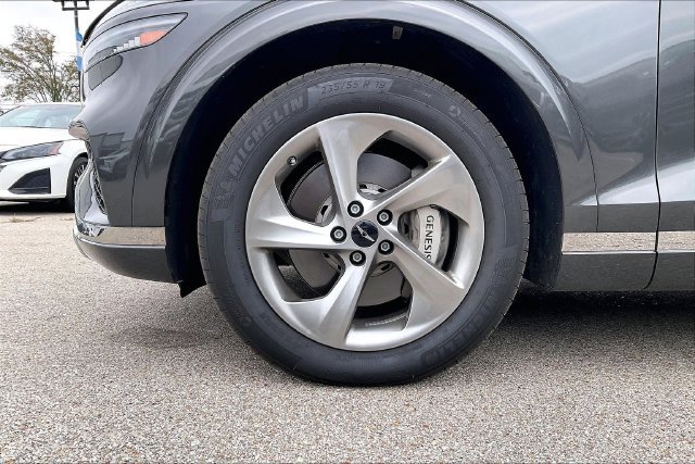 Certified 2026 Genesis GV70 2.5T Select AWD/4WD image 5