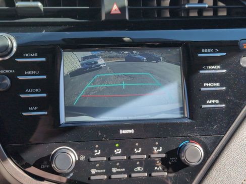 Used 2020 Toyota Camry LE image 19