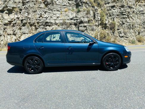 Used 2010 Volkswagen Jetta S FWD image 3