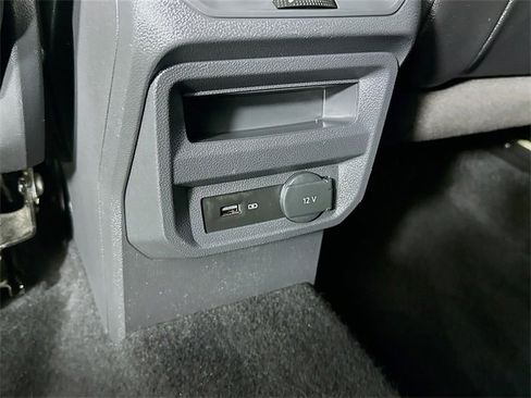 Used 2020 Volkswagen Tiguan SE w/ Panoramic Sunroof Package image 7