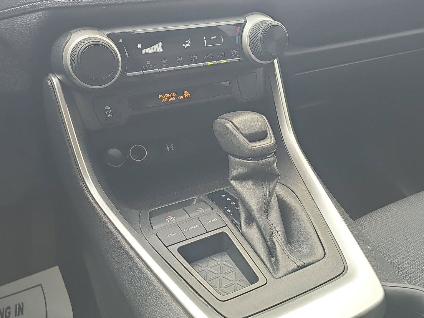 Used 2019 Toyota RAV4 LE FWD image 20