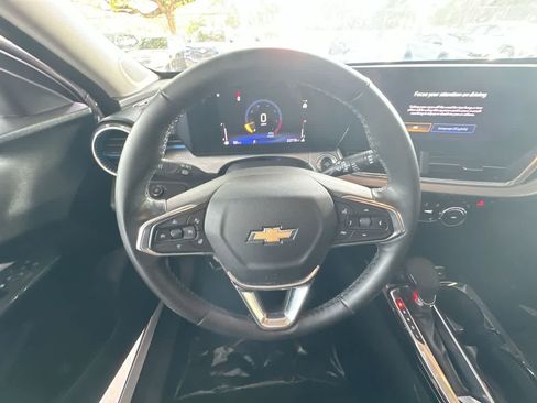Used 2025 Chevrolet Trax LT w/ LT Convenience Package FWD image 15
