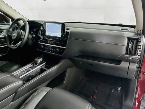 Certified 2024 Nissan Pathfinder SL FWD image 28