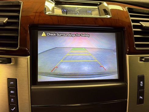 Used 2013 Cadillac Escalade Platinum AWD/4WD image 17