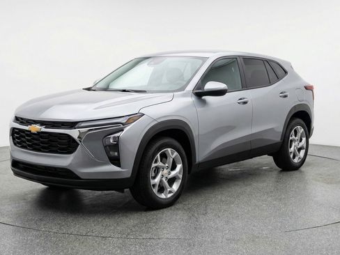 Used 2025 Chevrolet Trax LT w/ LT Convenience Package image 3
