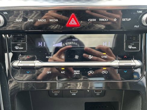 Used 2022 Kia Carnival SX Prestige image 34