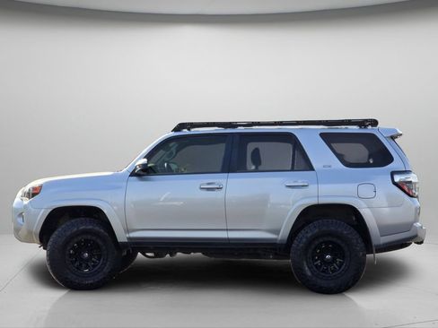 Used 2022 Toyota 4Runner SR5 AWD/4WD image 17