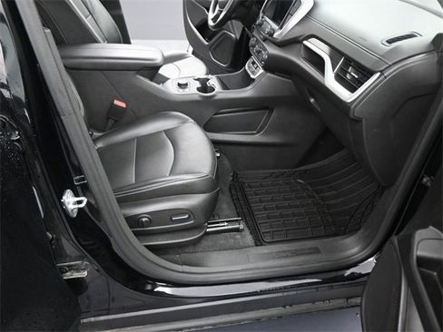 Used 2024 GMC Terrain SLT image 12