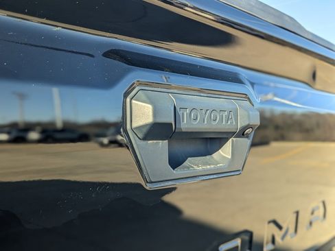 Used 2025 Toyota Tacoma SR image 12