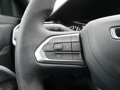 Used 2024 Jeep Compass Latitude image 20