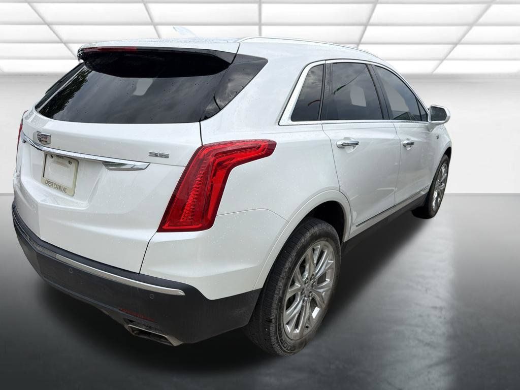 Used 2018 Cadillac XT5 Luxury w/ Driver Awareness Package FWD image 2