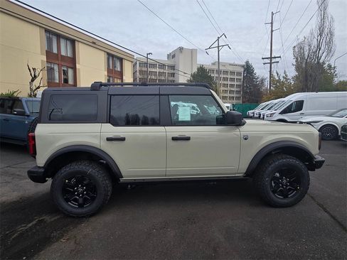 New 2025 Ford Bronco Big Bend w/ Black Diamond Package image 4