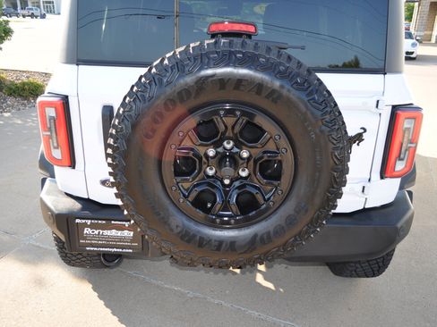 Used 2022 Ford Bronco Wildtrak image 44