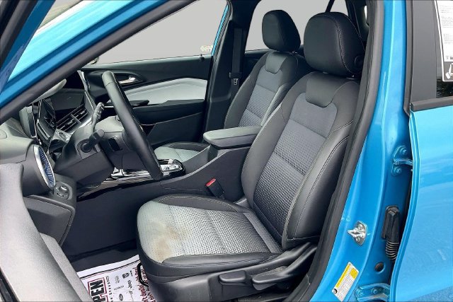 Used 2025 Chevrolet Trax LT w/ LT Convenience Package FWD image 27