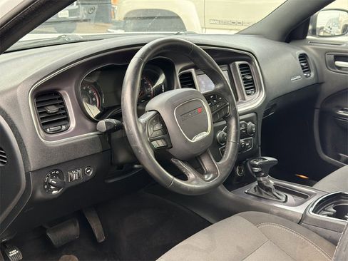 Used 2018 Dodge Charger SXT w/ Blacktop Package image 7