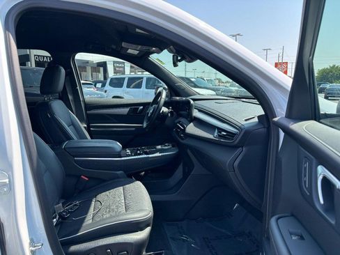 Used 2026 Buick Enclave Preferred AWD/4WD image 12