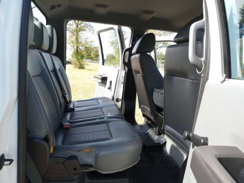 Used 2011 Ford F350 XL w/ Camper Pkg image 30