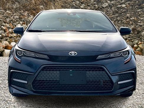 Used 2022 Toyota Corolla SE image 3