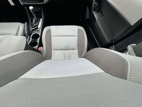 Used 2017 Toyota Corolla LE image 14