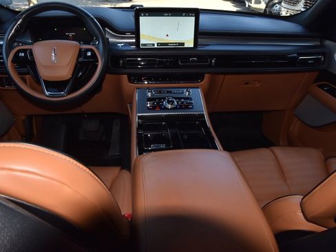 Certified 2022 Lincoln Aviator Black Label w/ Class IV Trailer Tow Package image 17