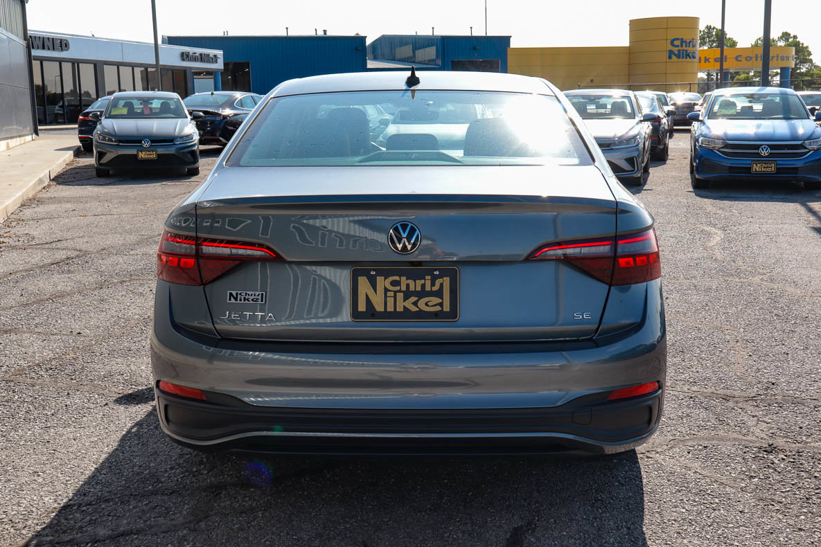 Used 2024 Volkswagen Jetta SE FWD image 5