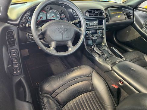 Used 2004 Chevrolet Corvette Coupe w/ Preferred Equipment Group RWD image 20