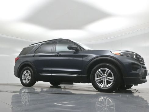 Certified 2022 Ford Explorer XLT image 4