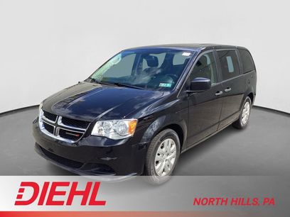Used 2019 Dodge Grand Caravan SE w/ UConnect Hands-Free Group