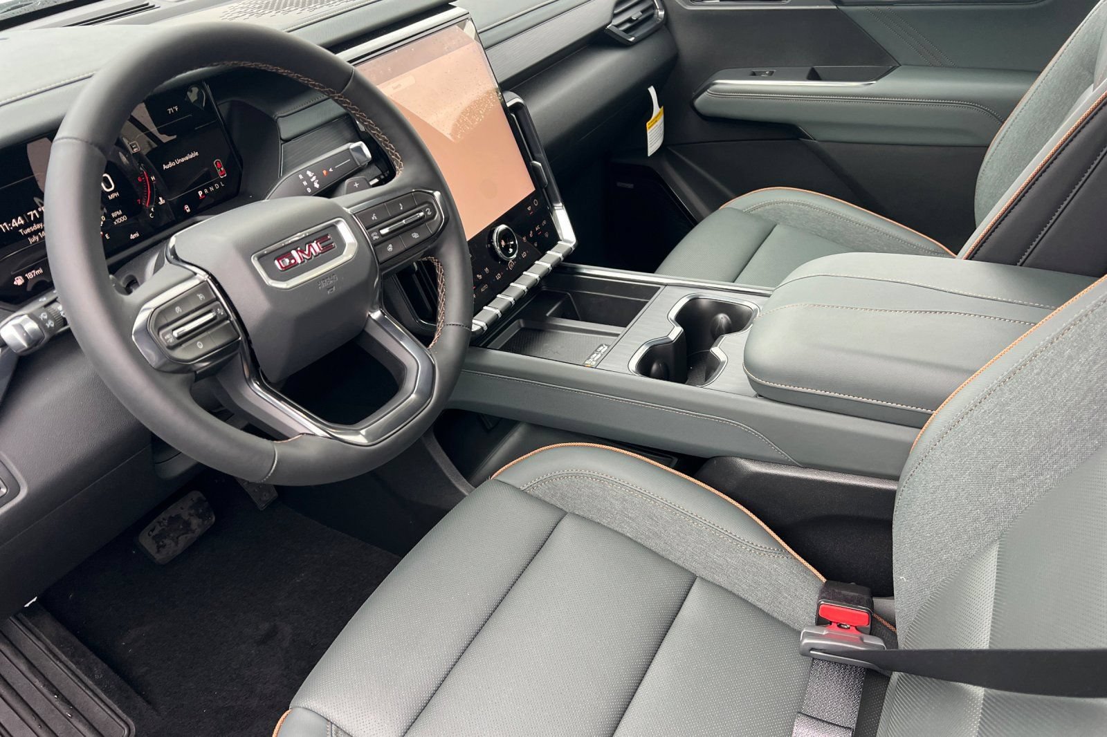 New 2026 GMC Acadia AT4 w/ Luxury Package AWD/4WD image 7