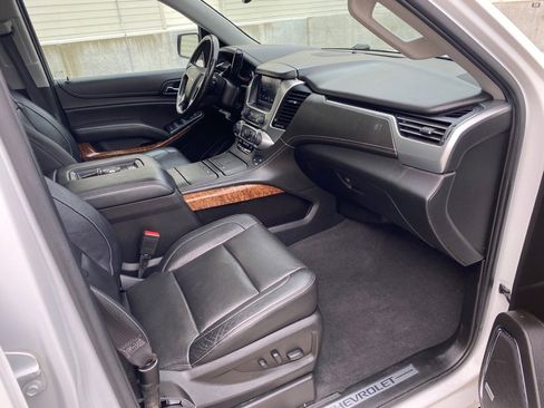 Used 2020 Chevrolet Suburban Premier image 17