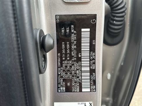 Used 2023 Lexus GX 460 Luxury w/ Accessory Package image 33