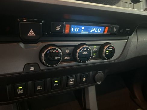 Used 2016 Toyota Tacoma 2WD Double Cab image 40