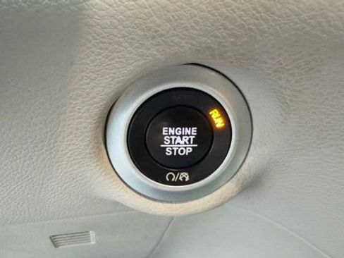Used 2019 Chrysler Pacifica Touring-L Plus w/ Tire & Wheel Group FWD image 23