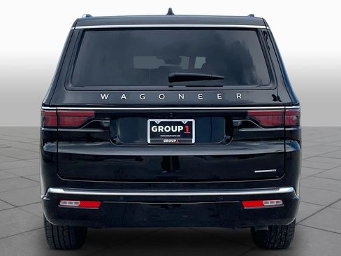 Used 2024 Jeep Wagoneer Series II w/ Flexible Seating Group RWD image 5