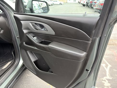 Used 2023 Chevrolet Traverse LT FWD image 12