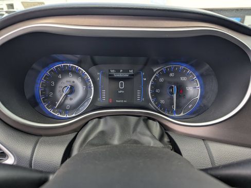 Used 2022 Chrysler Voyager LX FWD image 25