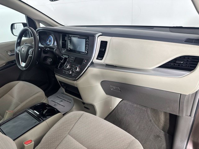 Used 2018 Toyota Sienna LE w/ Carpet Mat Package AWD/4WD image 26