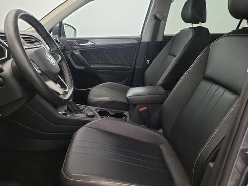 Used 2022 Volkswagen Tiguan SE image 17