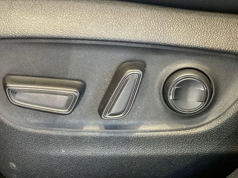 Used 2022 Toyota Highlander XLE AWD/4WD image 15