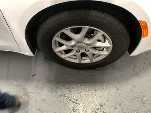 Used 2023 Chrysler Voyager LX image 22