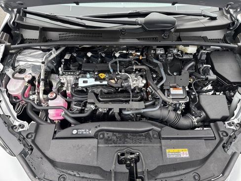 Used 2025 Toyota Prius XLE image 2