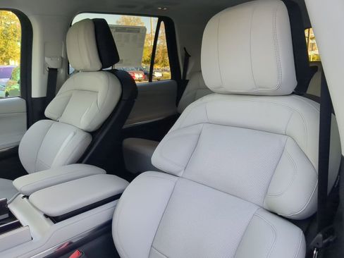 New 2025 Lincoln Navigator Reserve image 10