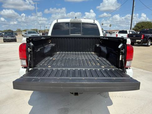 Used 2019 Toyota Tacoma SR w/ SR Convenience Package AWD/4WD image 12