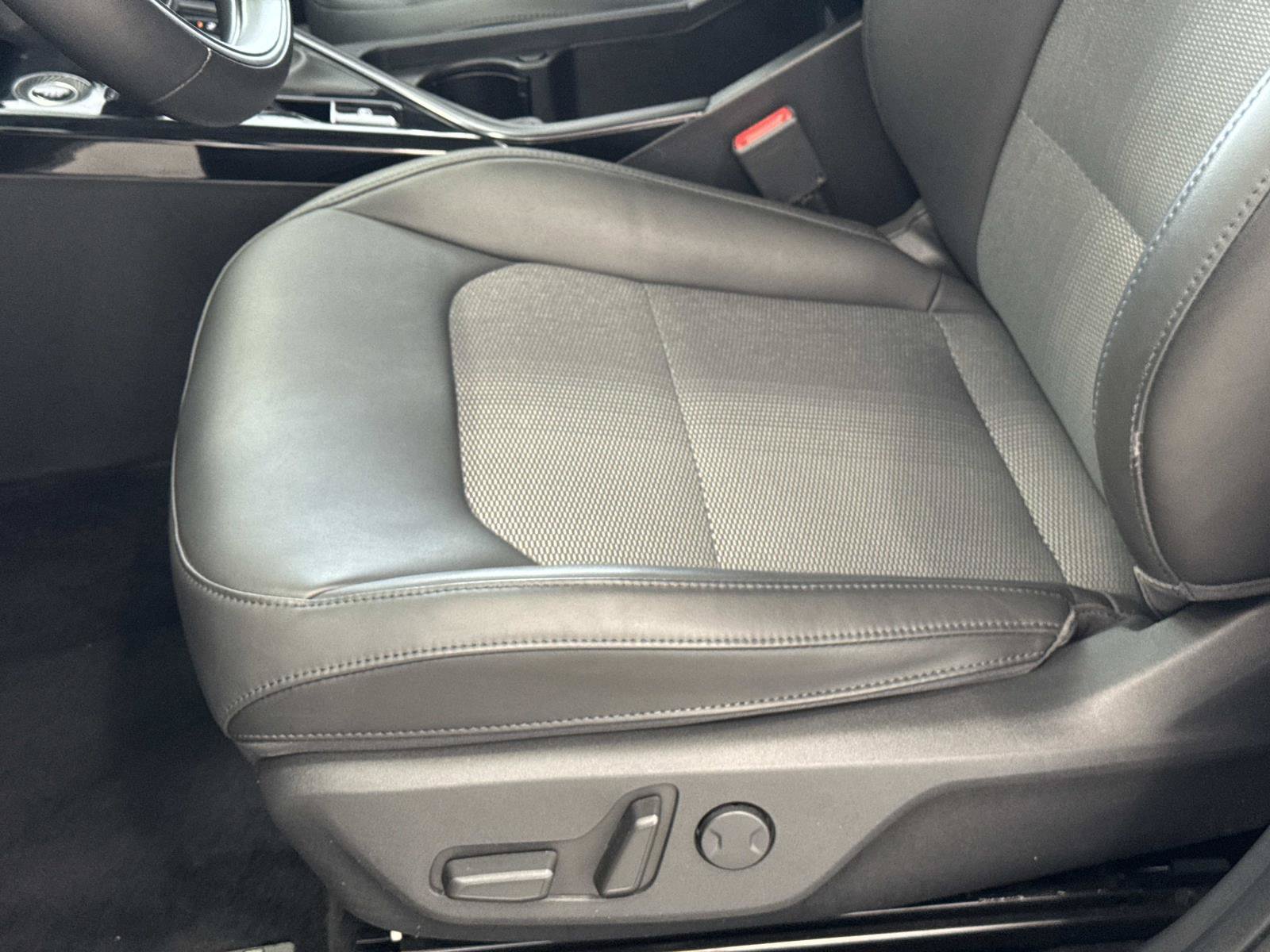 Used 2023 Kia Niro EX FWD image 12